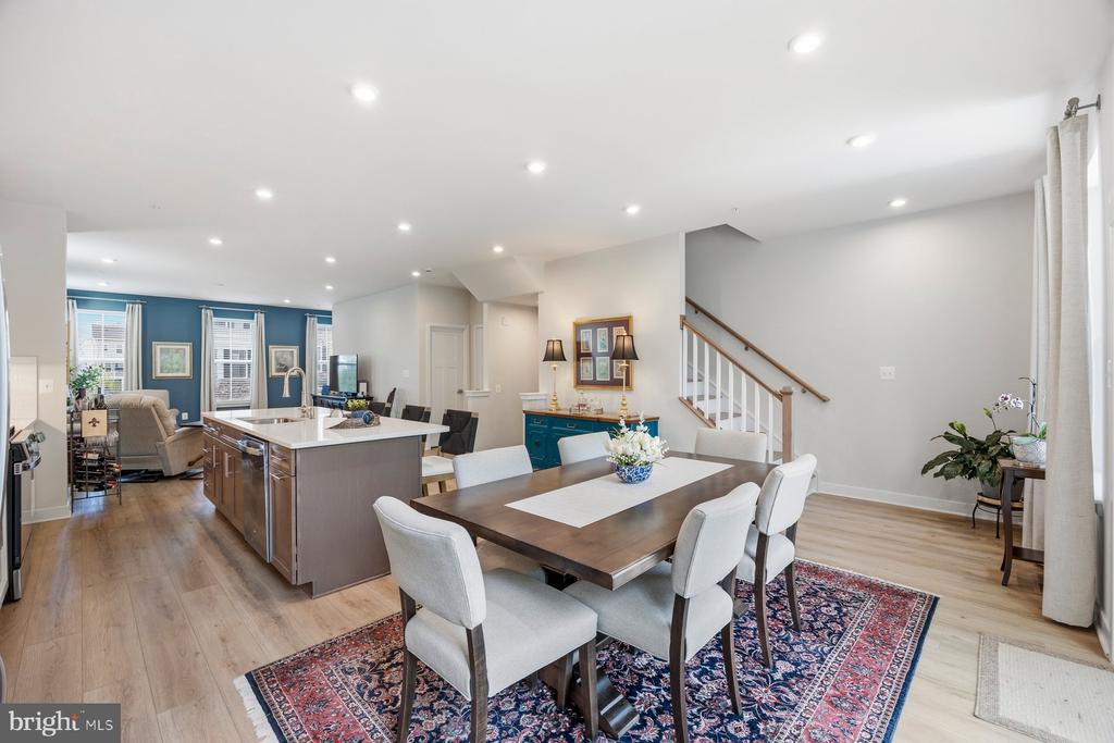 8513 HUDSON COURT
