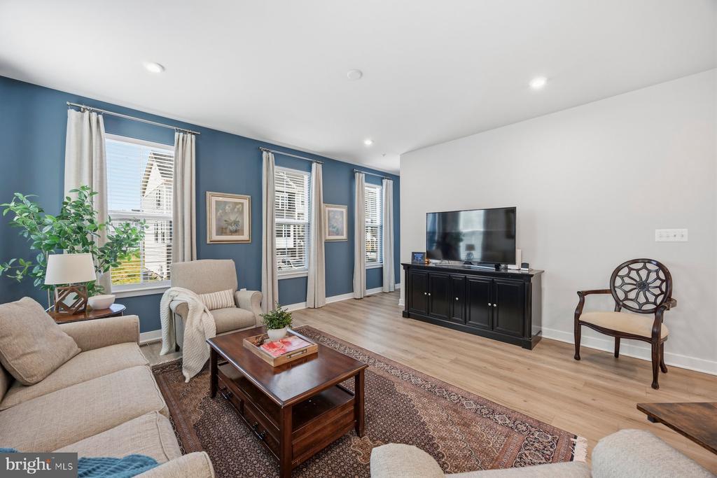 8513 HUDSON COURT