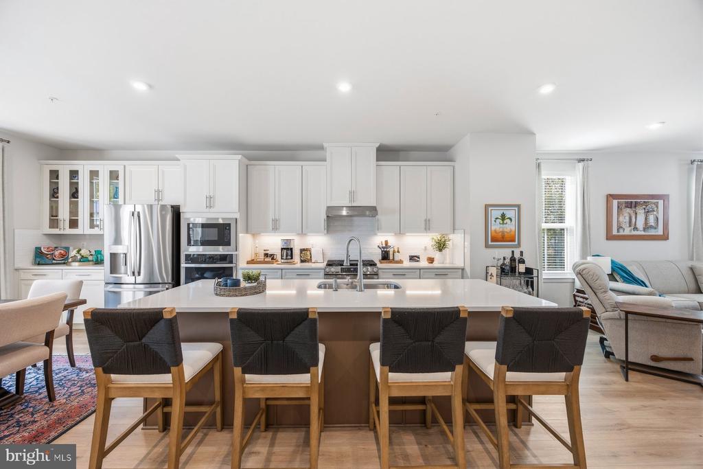 8513 HUDSON COURT