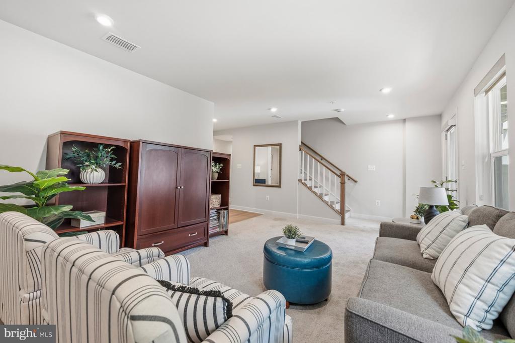 8513 HUDSON COURT