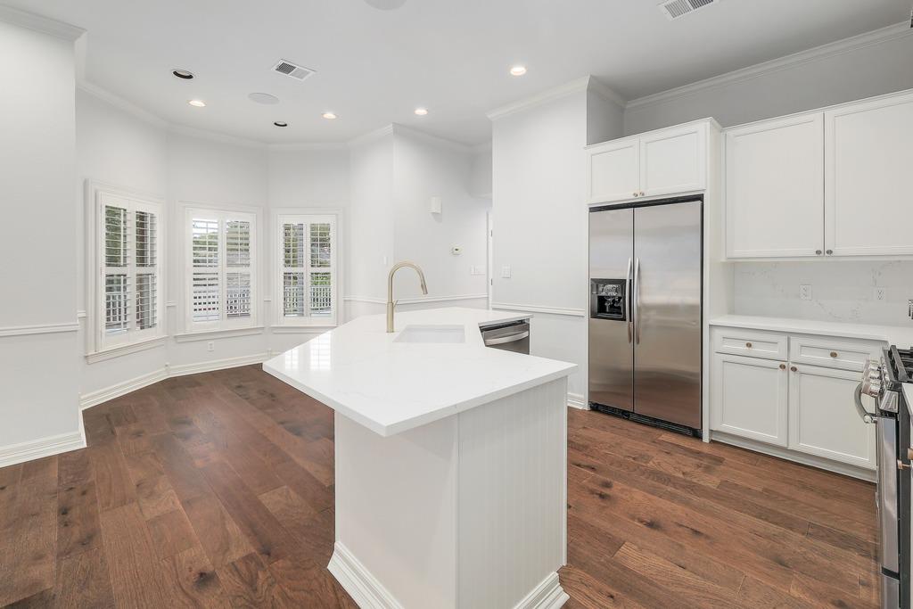2922 Thousand Oaks DR