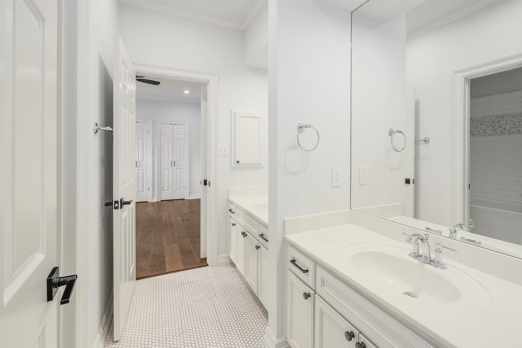 2922 Thousand Oaks DR