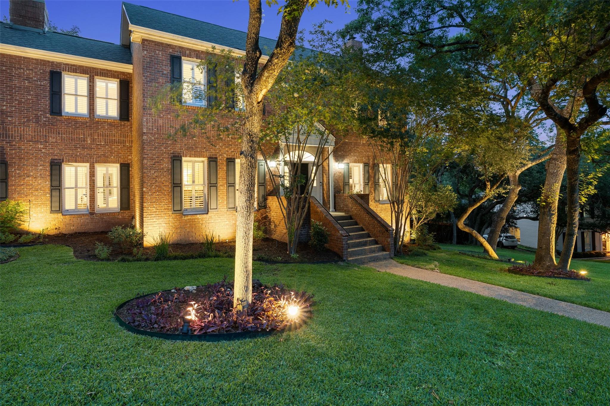 2922 Thousand Oaks DR