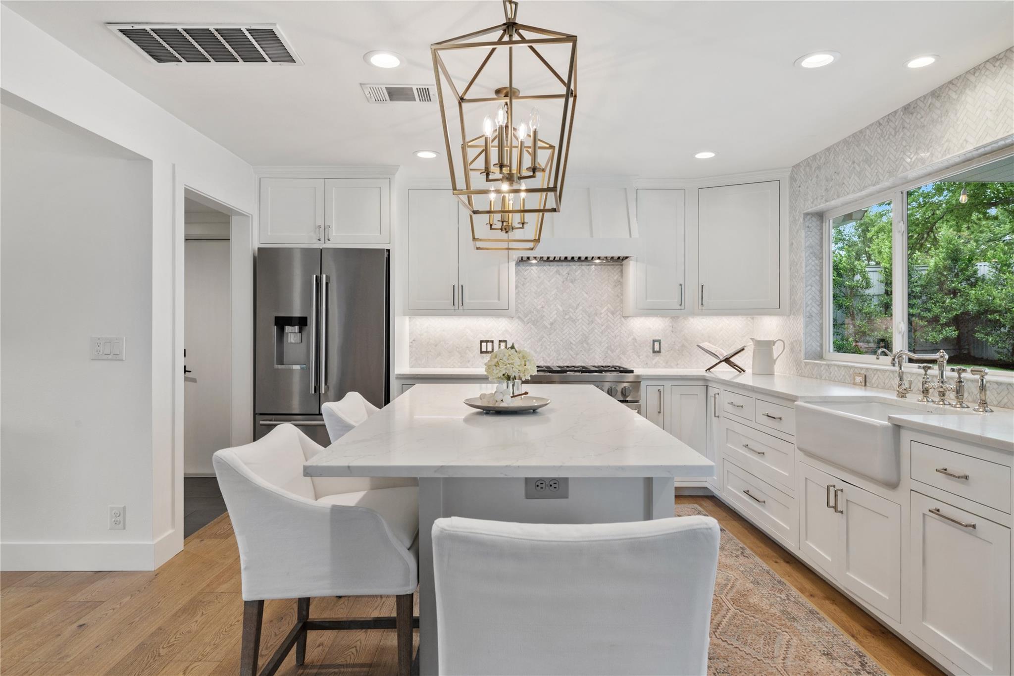 3115 Thousand Oaks DR