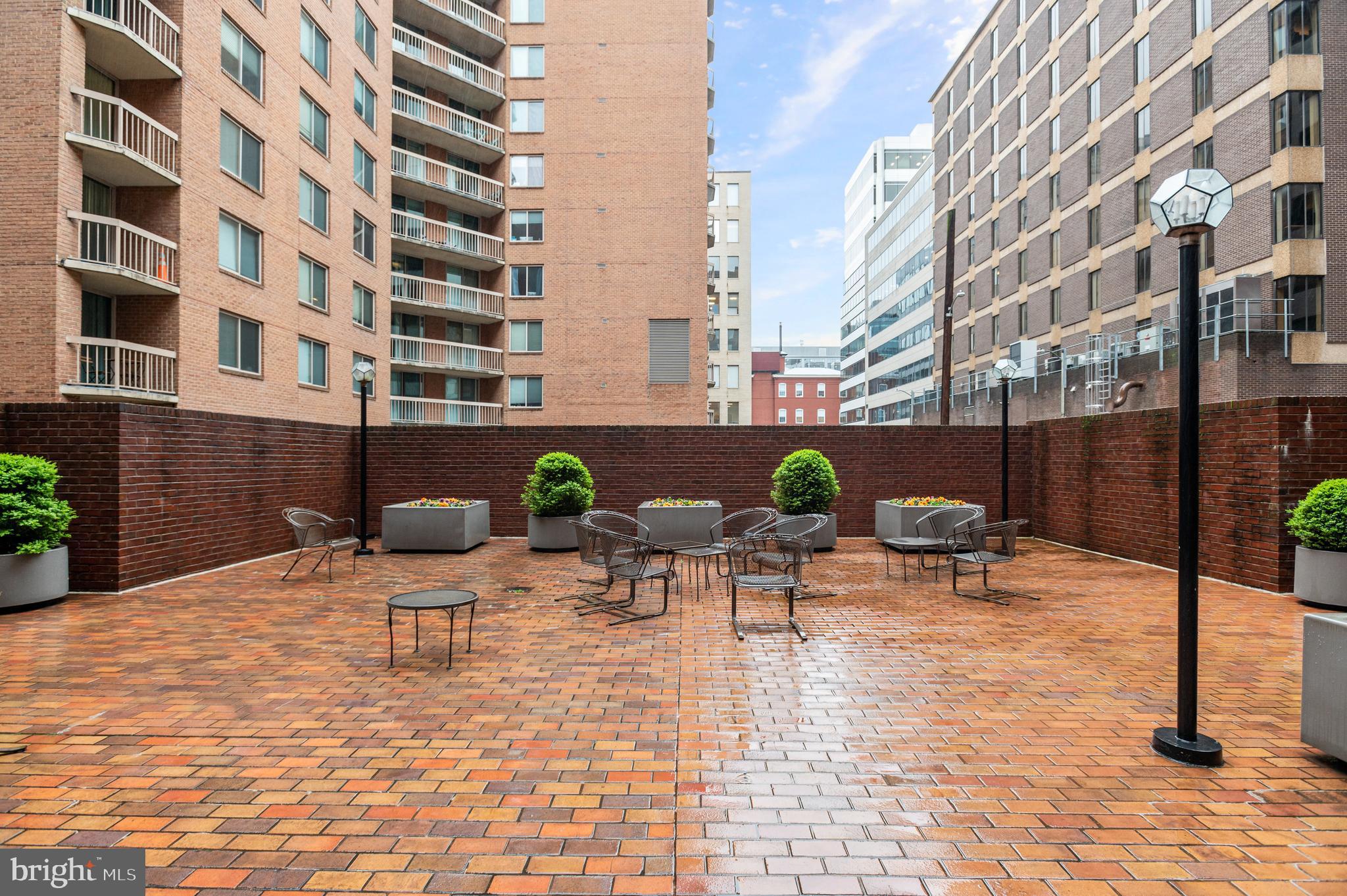 1099 22nd St NW #409