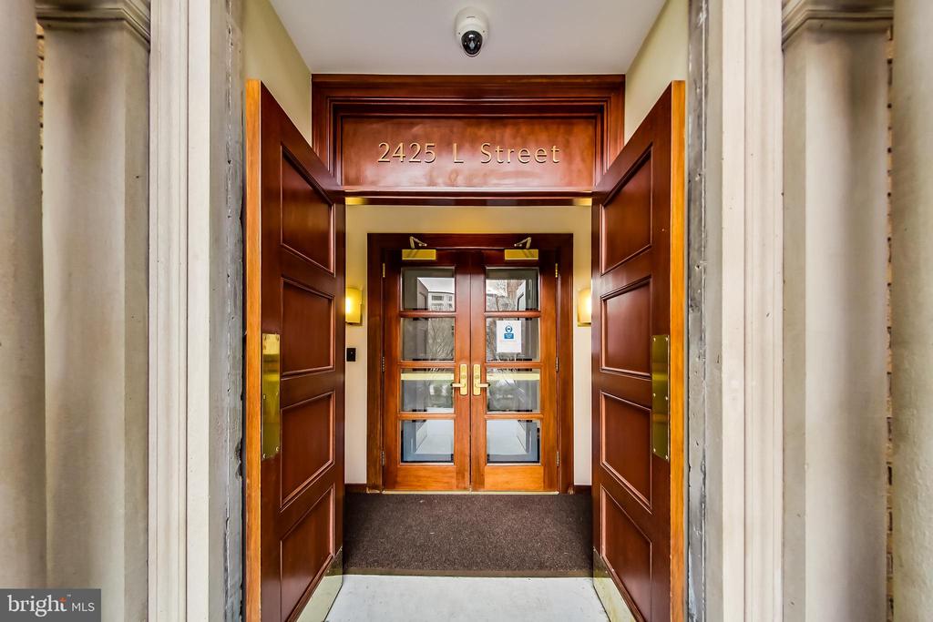 2425 L St NW #217