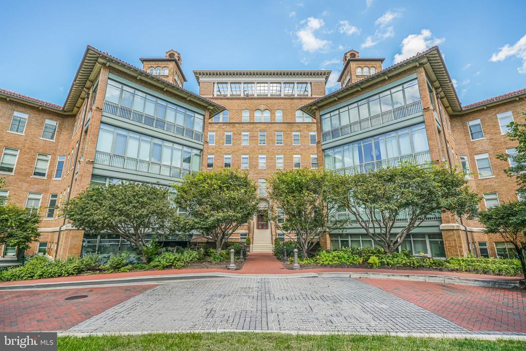 2425 L St NW #217