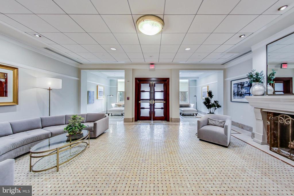 2425 L St NW #217