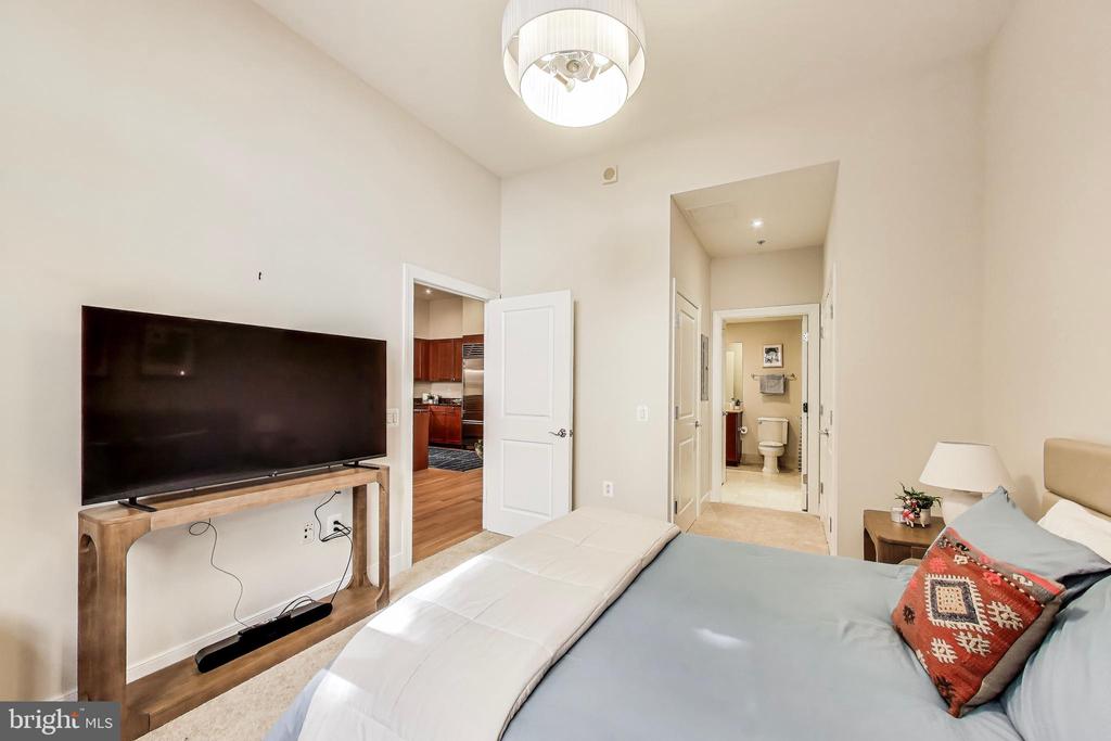 2425 L St NW #217