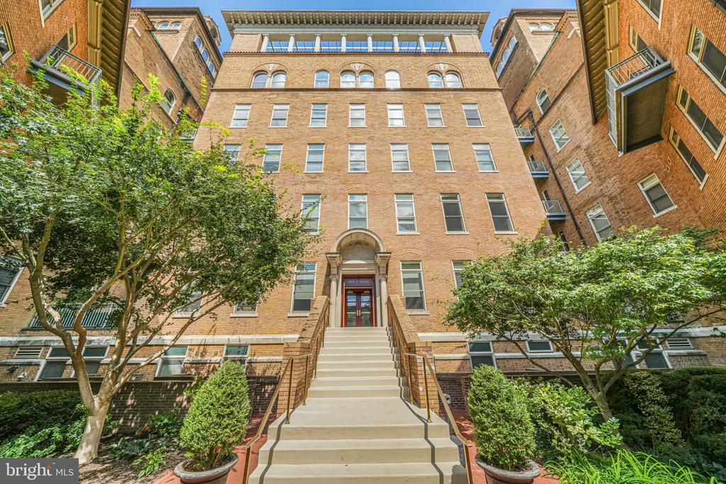 2425 L St NW #217