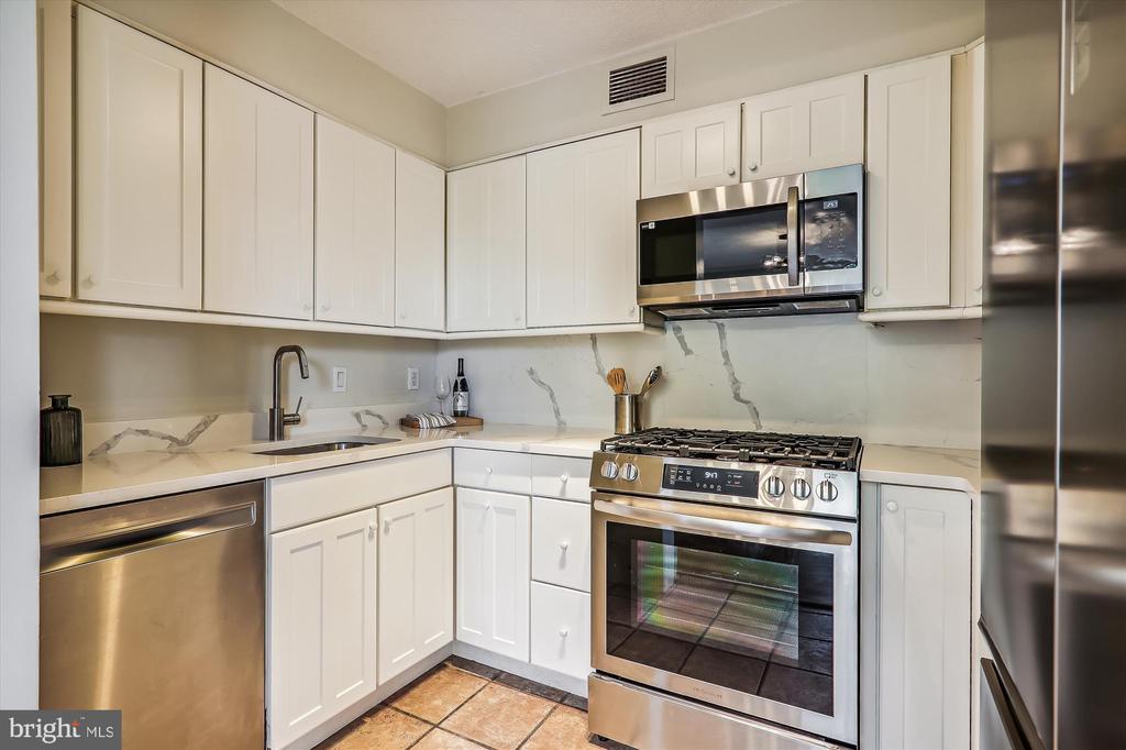 2100 Washington Ave #8-D