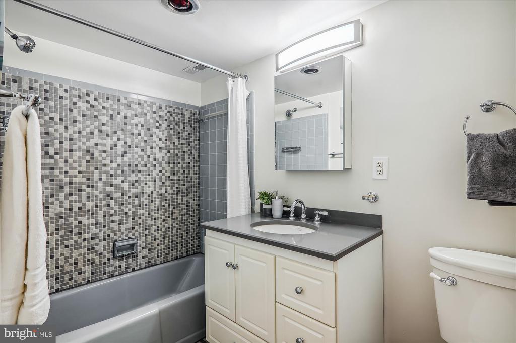 2100 Washington Ave #8-D