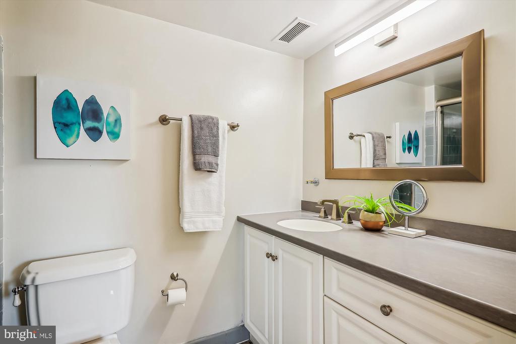 2100 Washington Ave #8-D