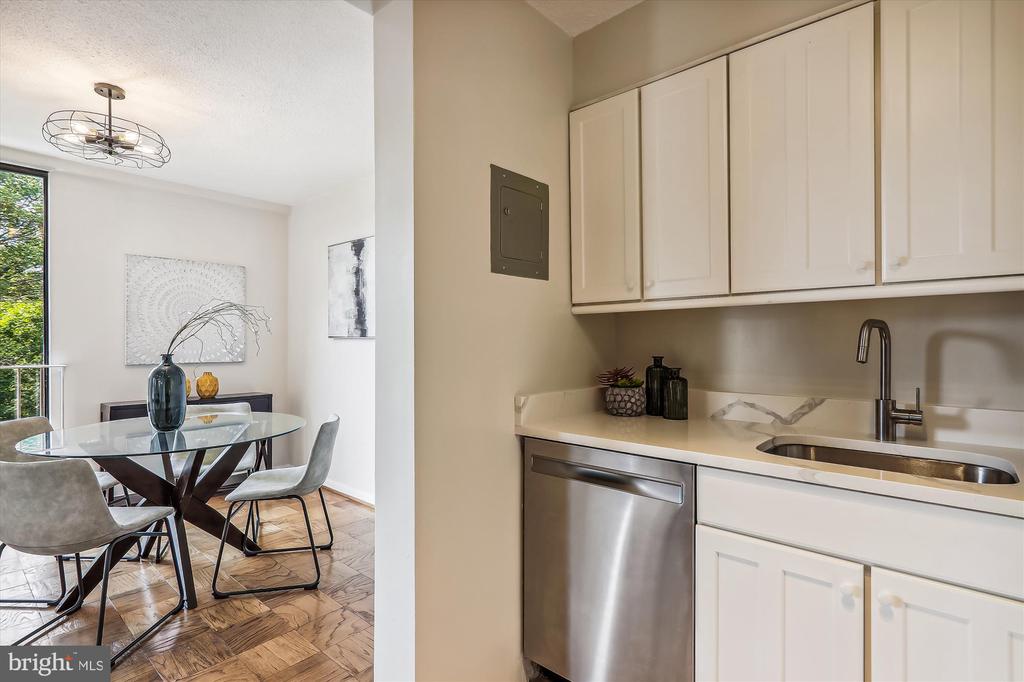 2100 Washington Ave #8-D