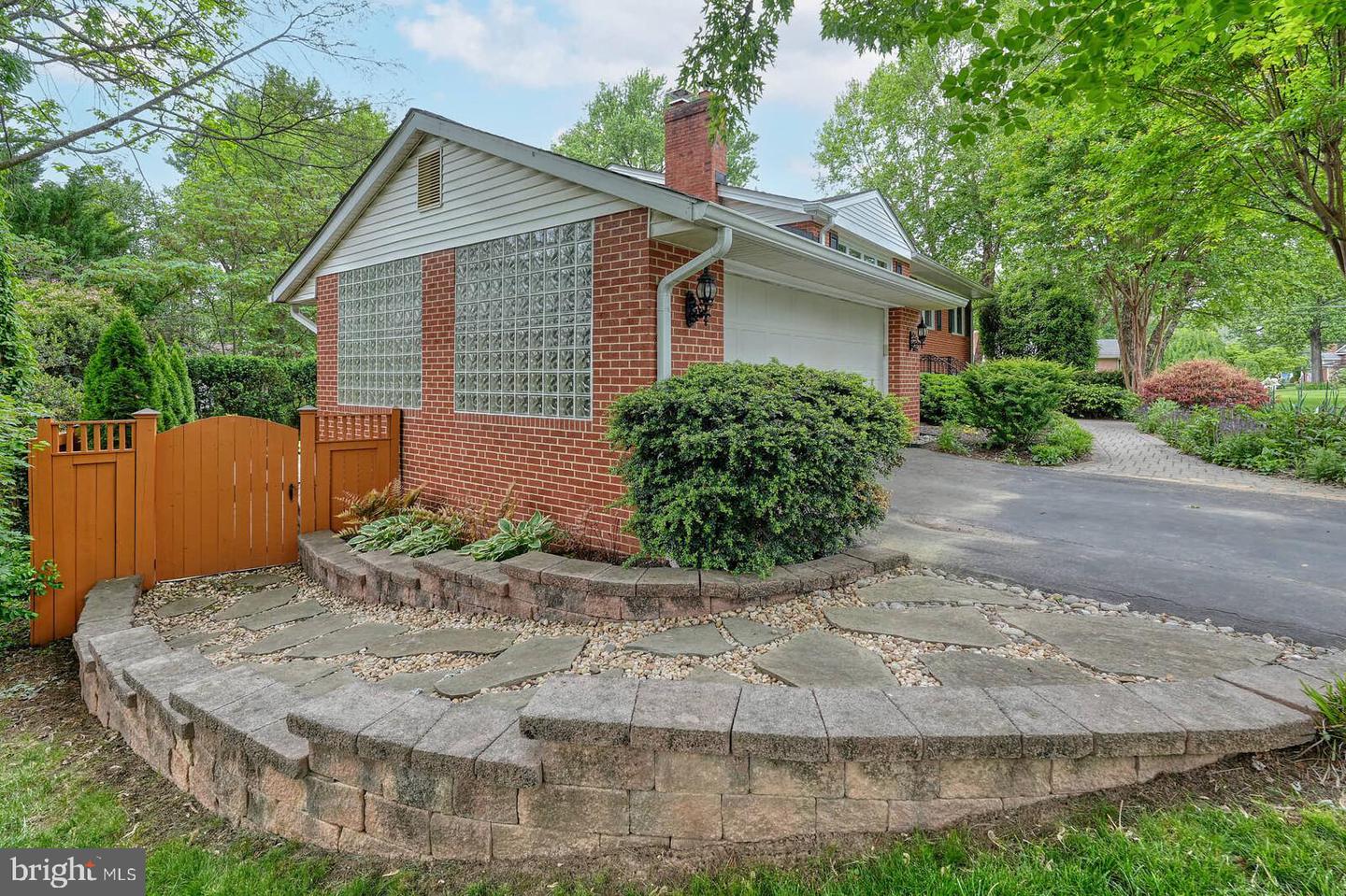 6511 Engel Dr