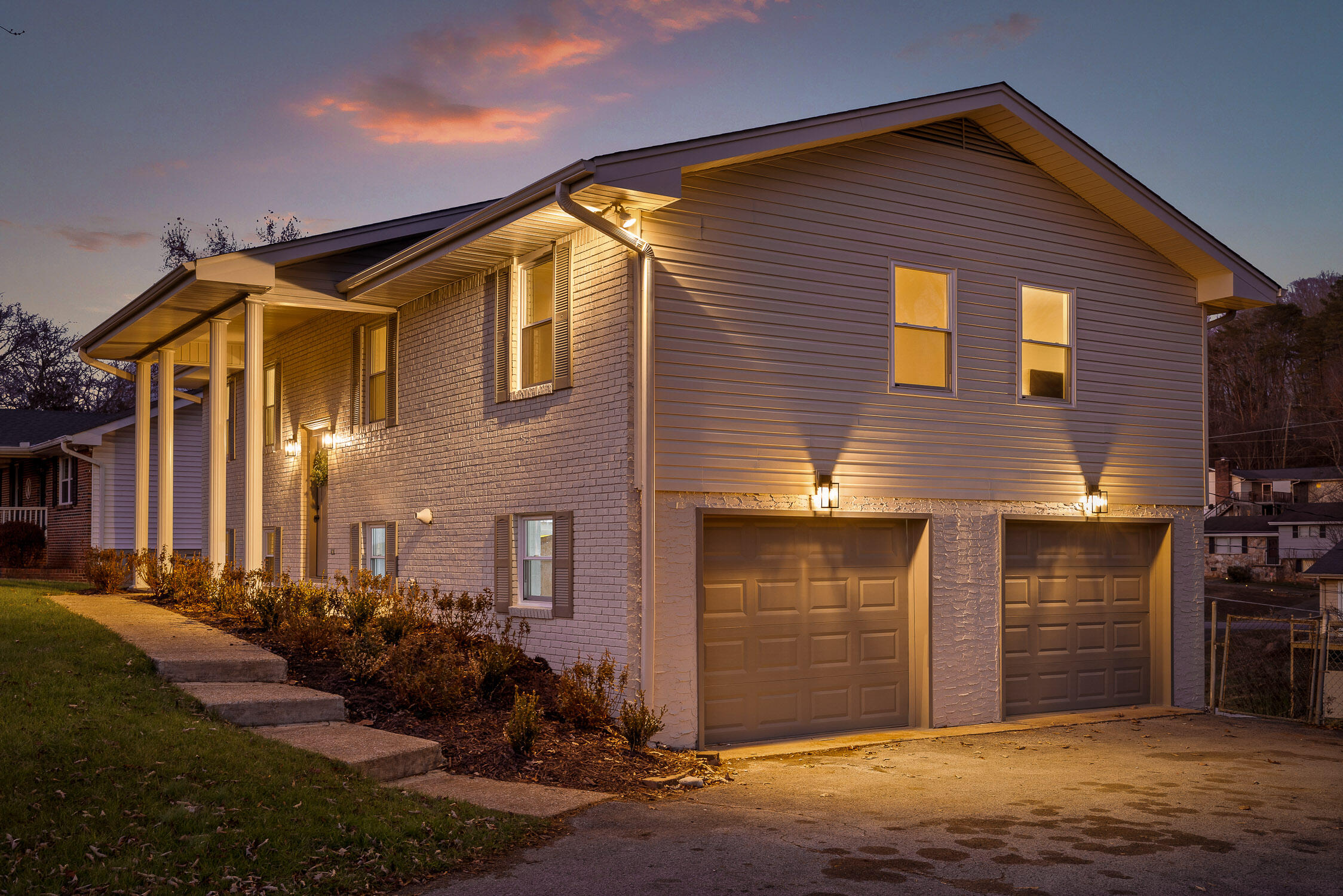 5832 Pine Lake Drive