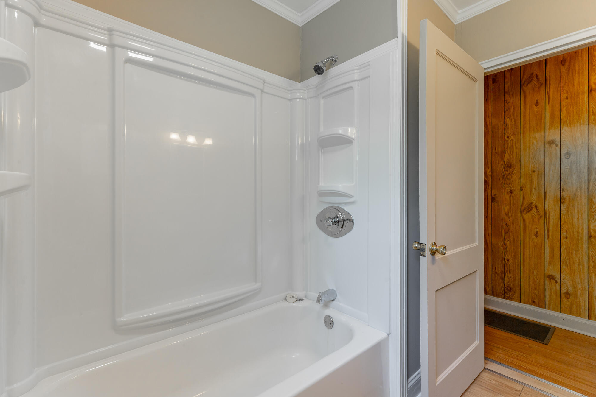 3842 Kingwood Circle