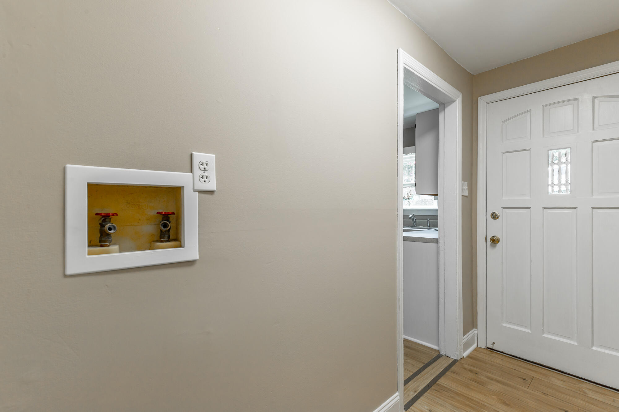3842 Kingwood Circle