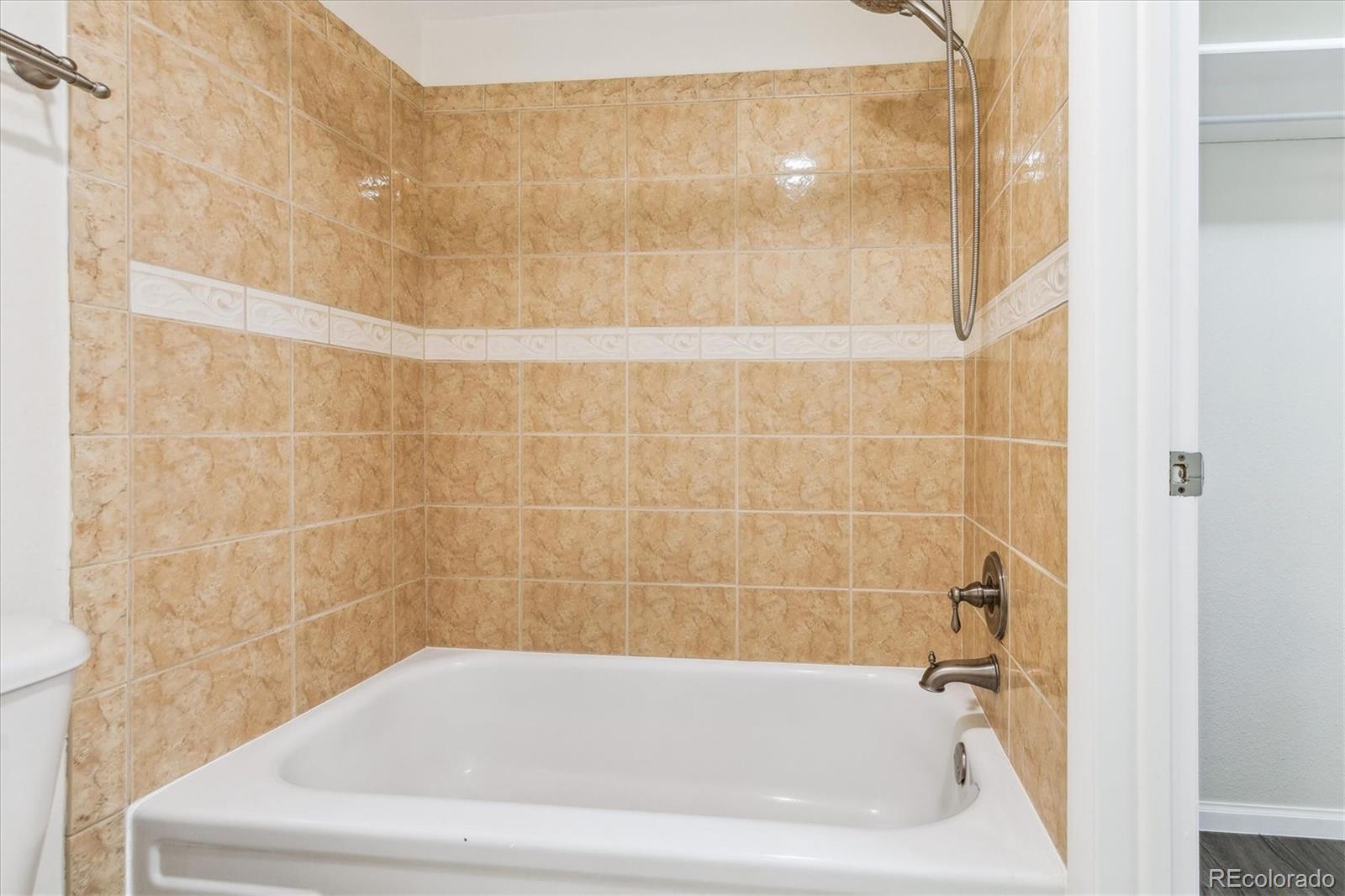 6480 S Dayton Street Unit: M02