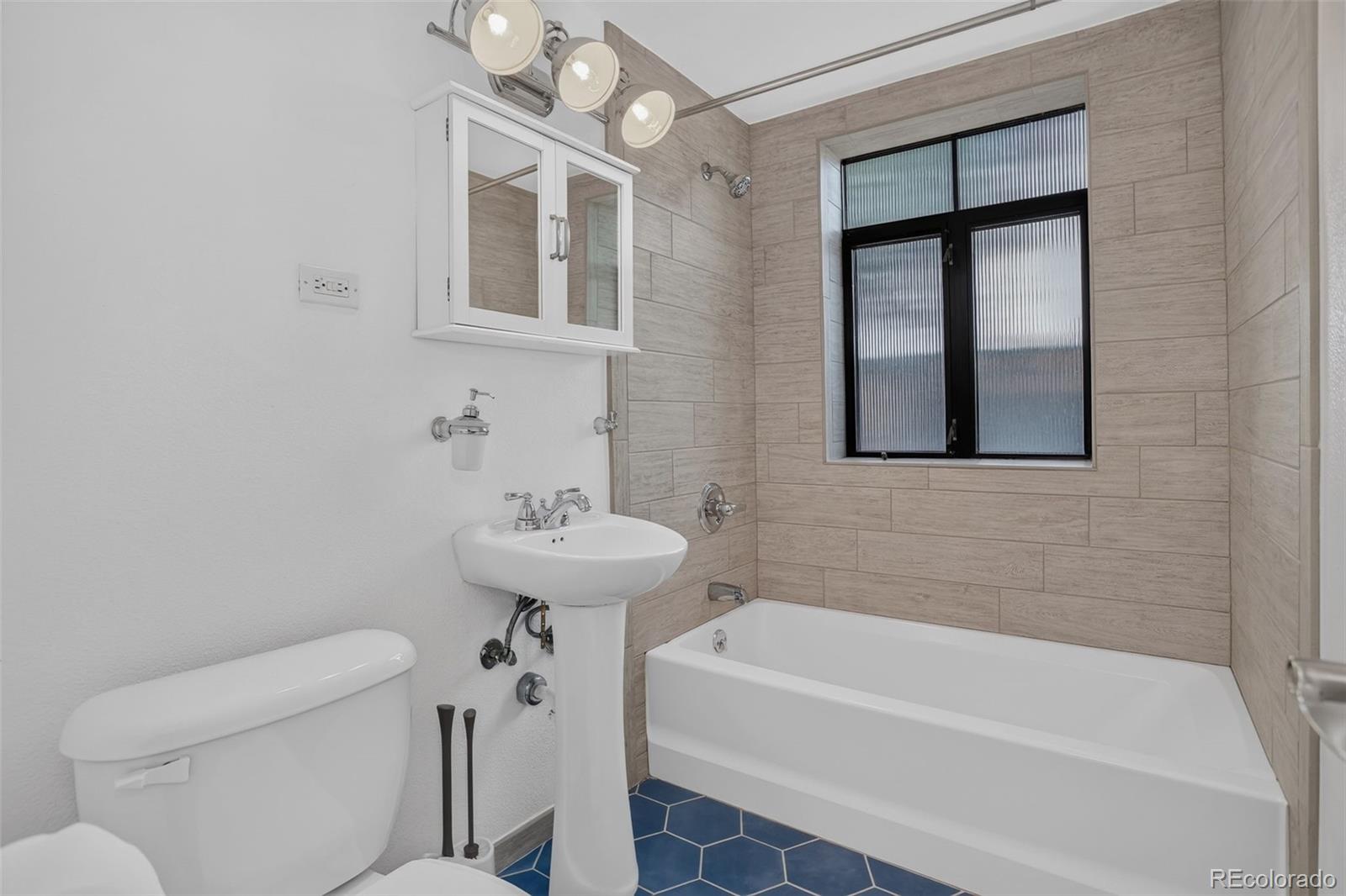 636 N Washington Street Unit: 101