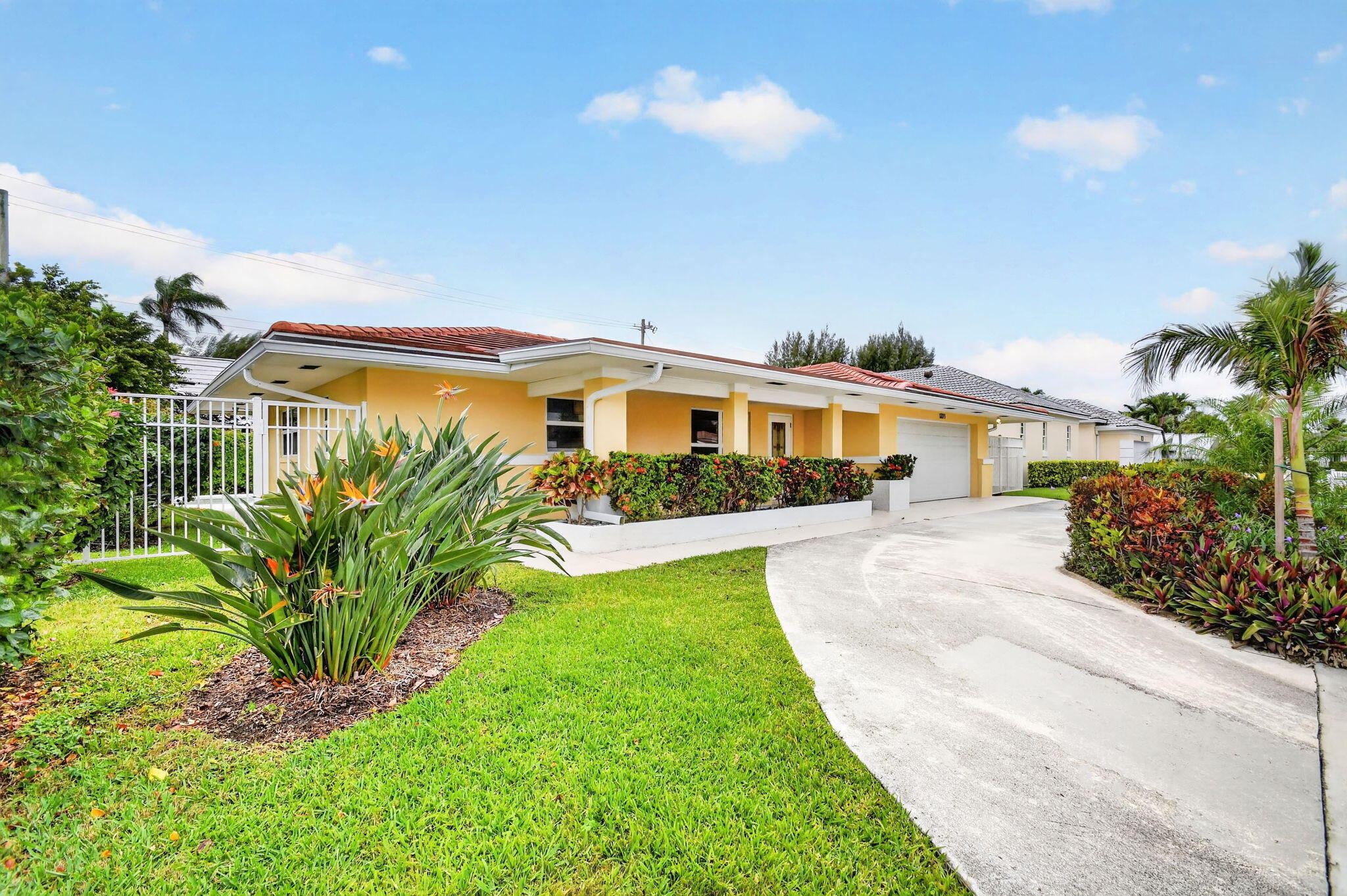 1221 Singer Drive