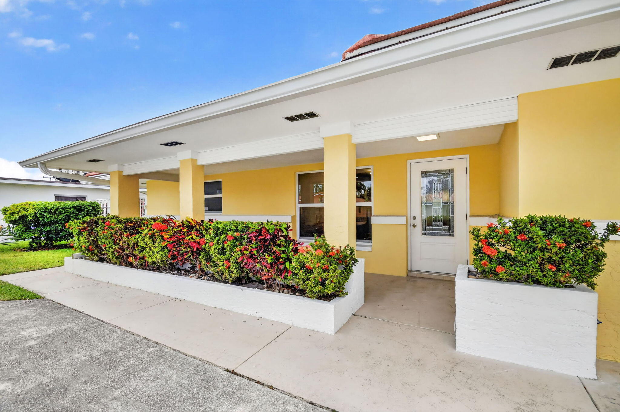 1221 Singer Drive
