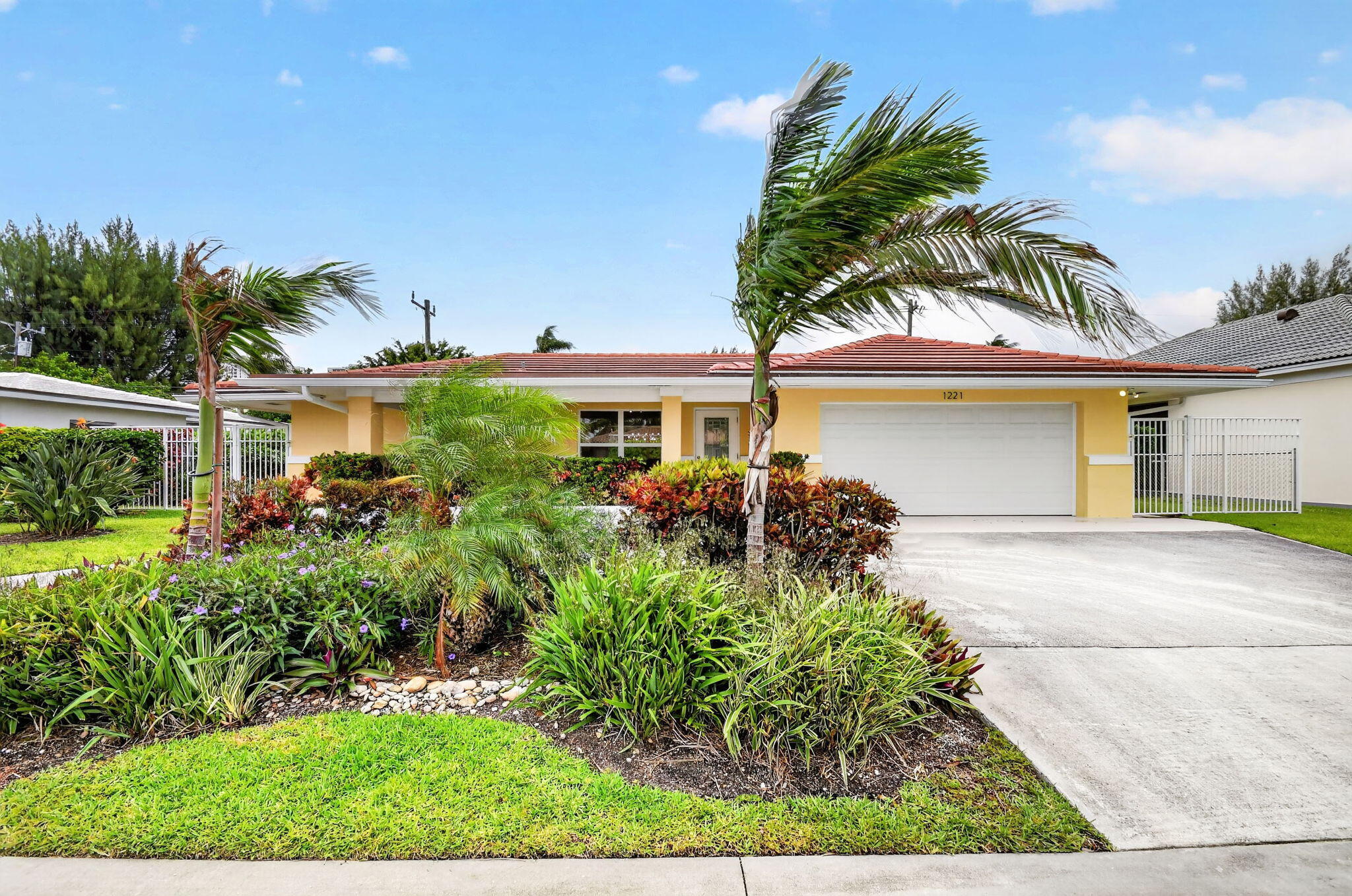 1221 Singer Drive