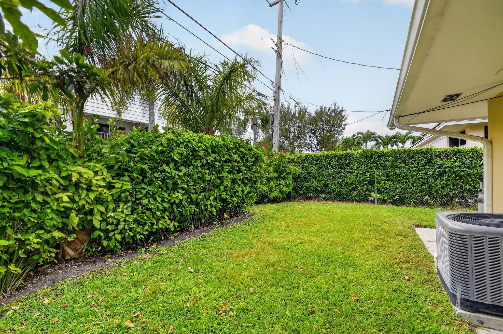 1221 Singer Drive