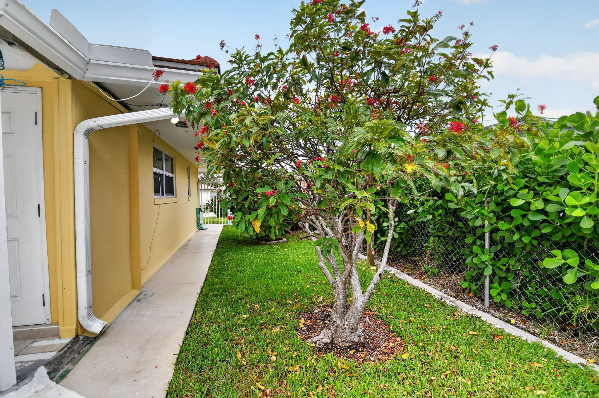 1221 Singer Drive