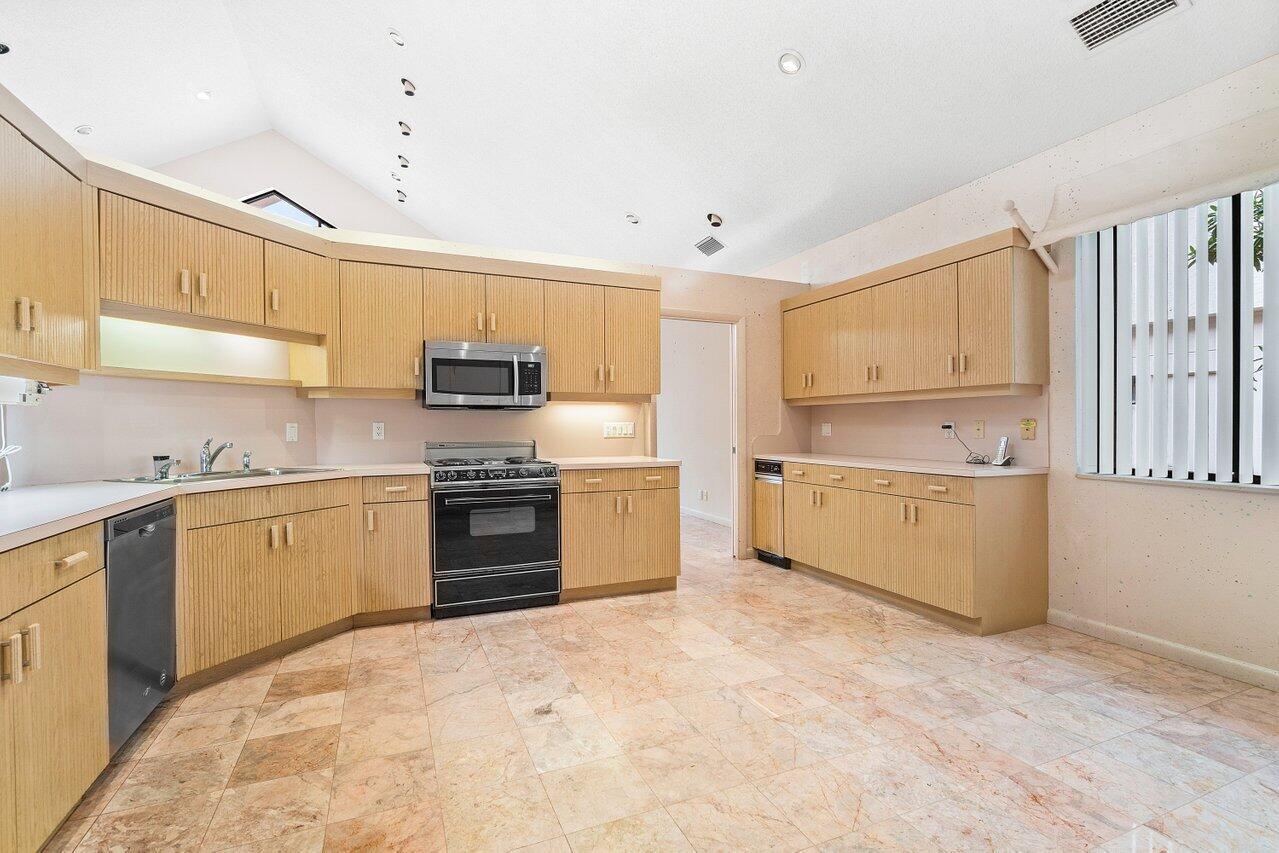 13885 Rivoli Drive