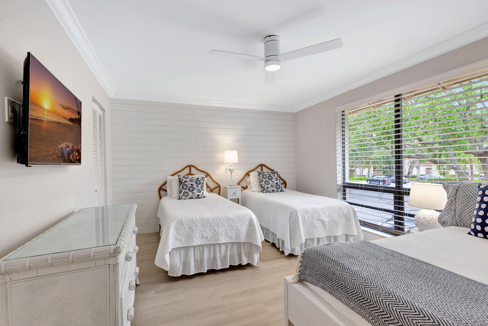 438 S Brackenwood Lane S