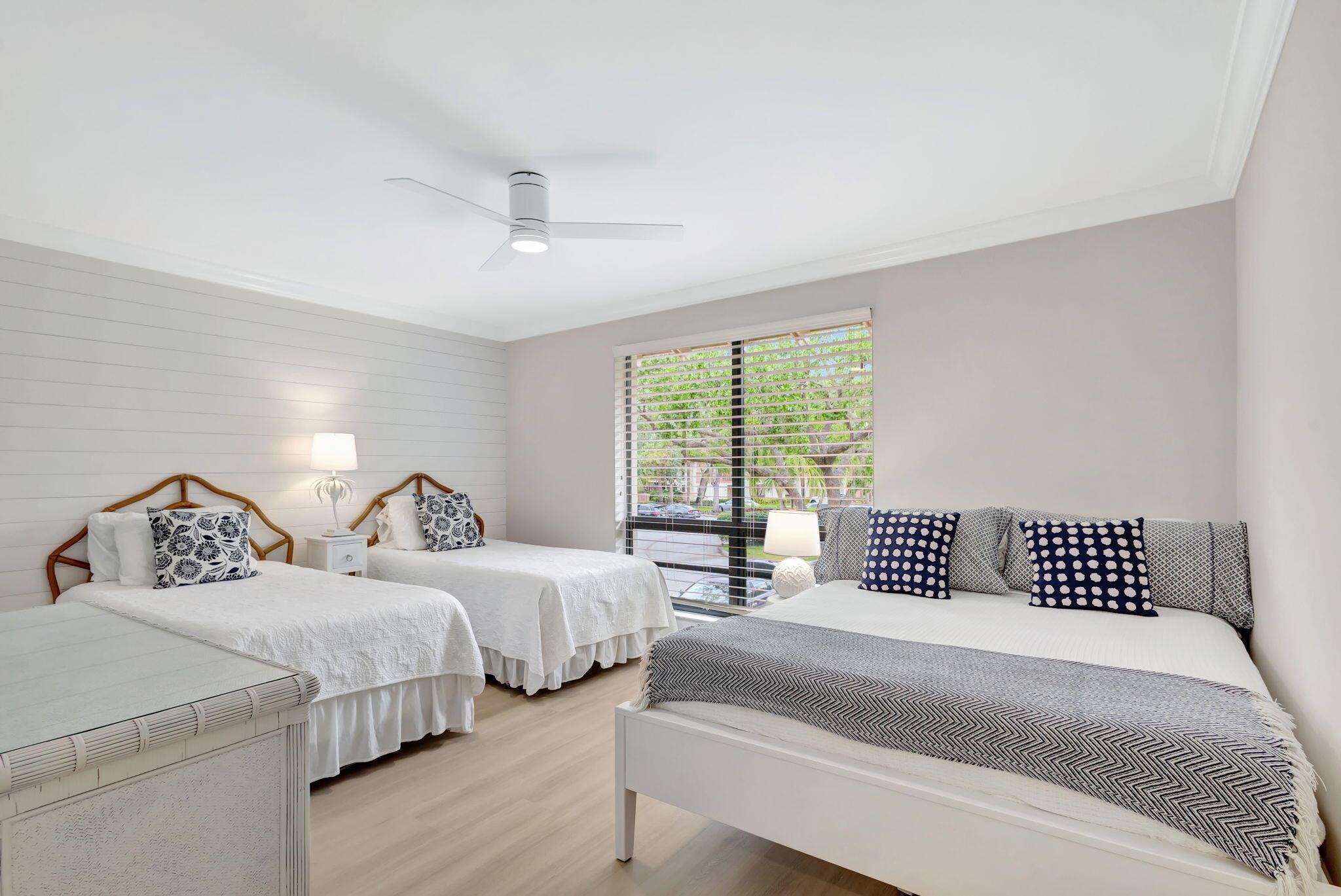 438 S Brackenwood Lane S