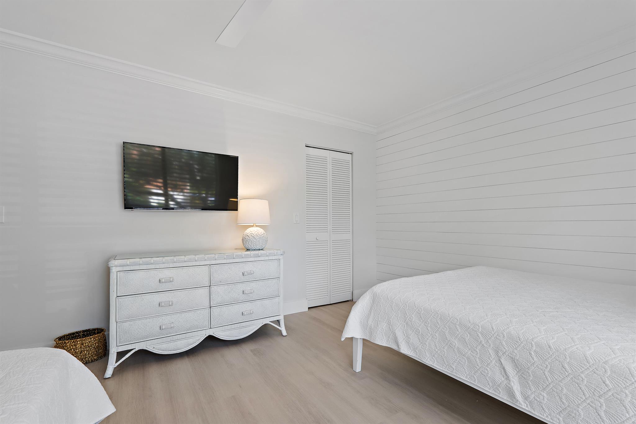 438 S Brackenwood Lane S