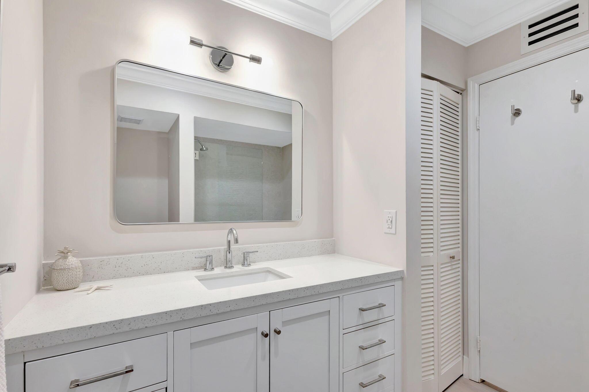 438 S Brackenwood Lane S