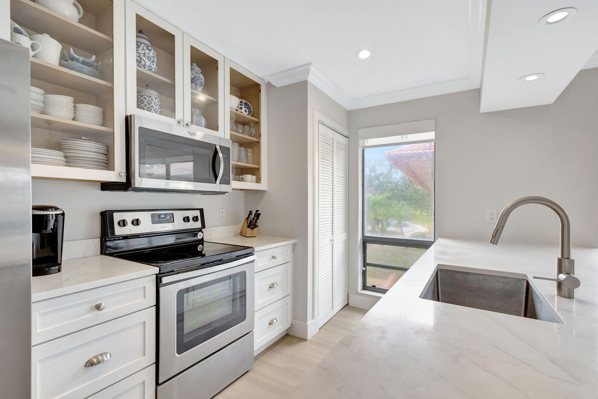 438 S Brackenwood Lane S