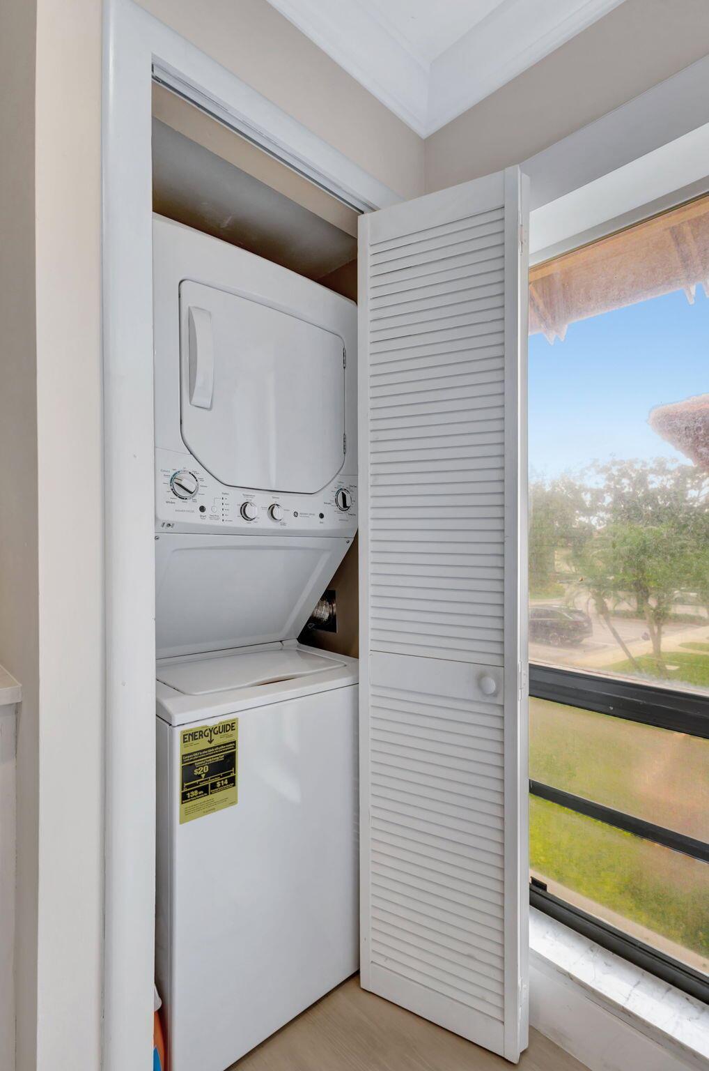 438 S Brackenwood Lane S