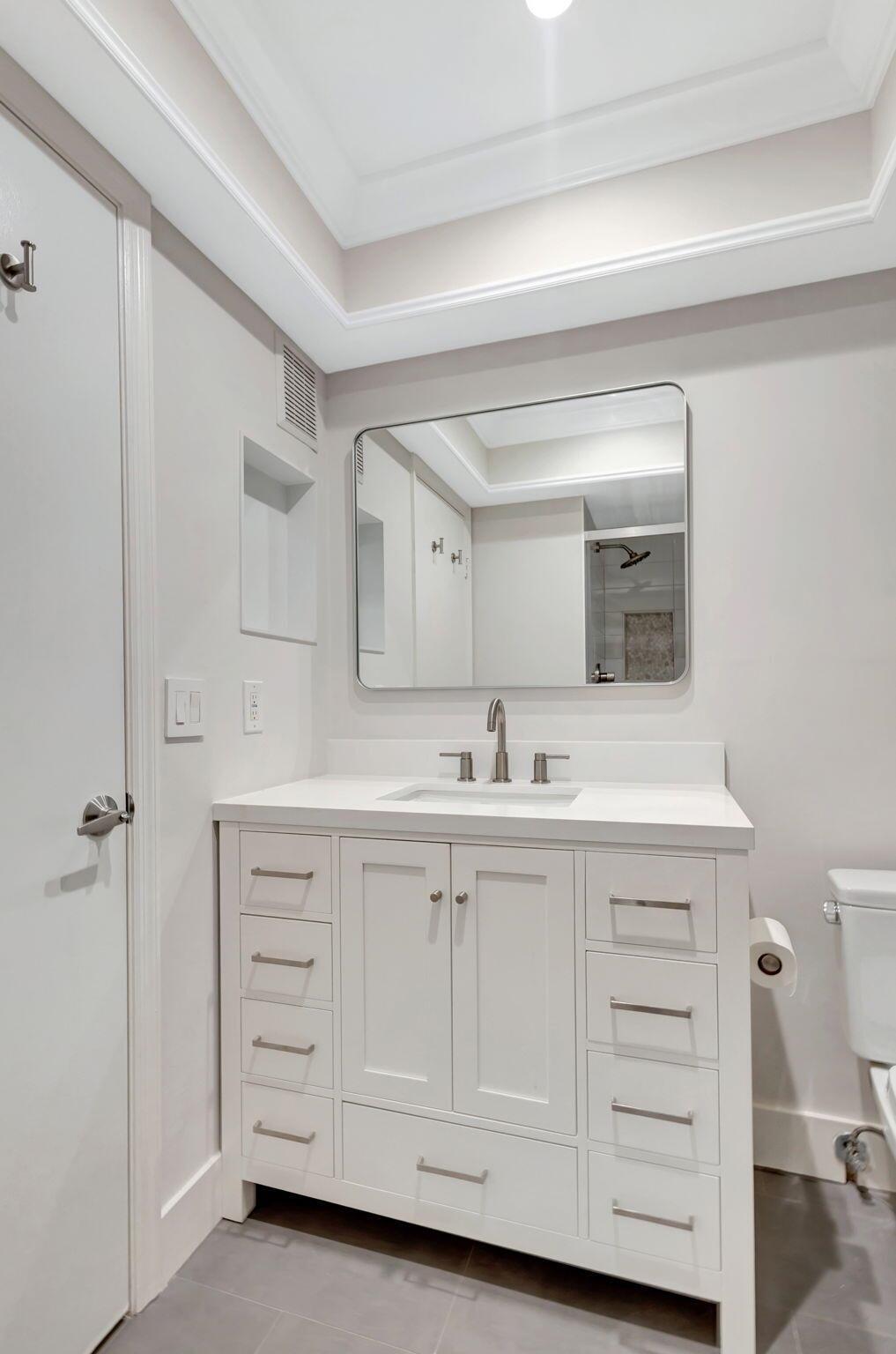 438 S Brackenwood Lane S