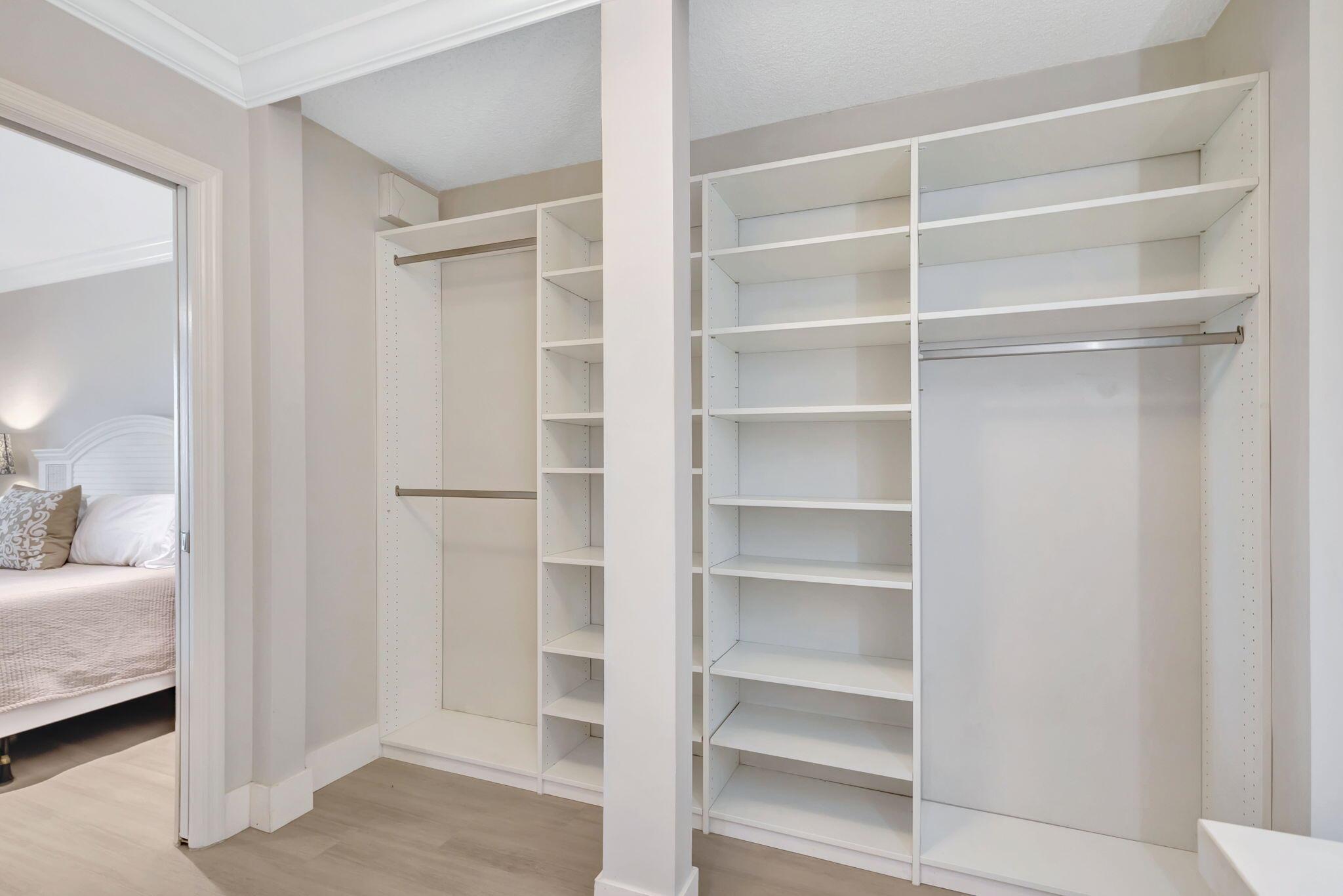 438 S Brackenwood Lane S