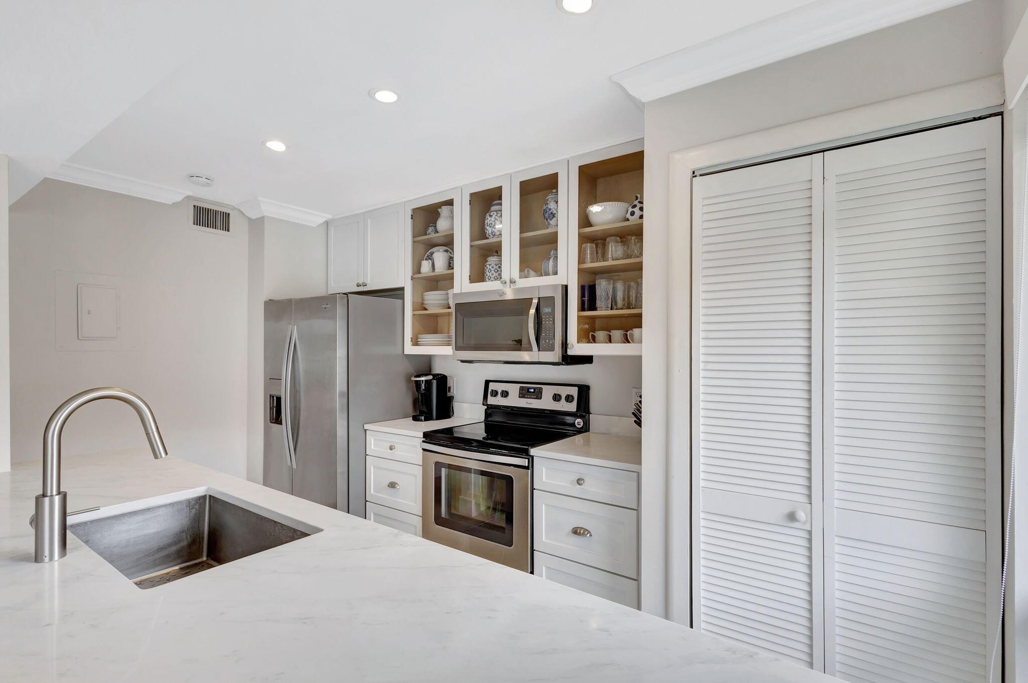 438 S Brackenwood Lane S