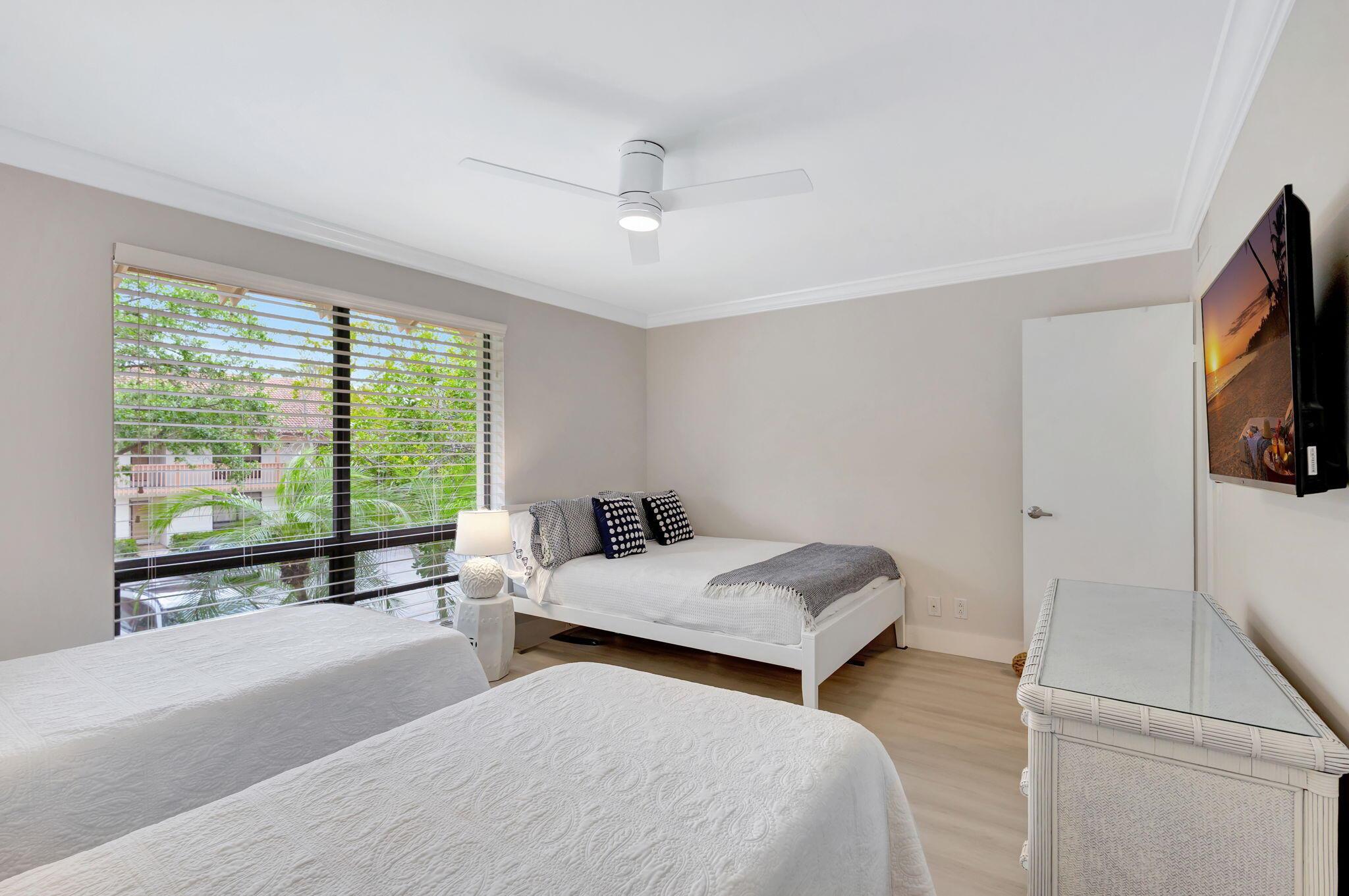 438 S Brackenwood Lane S