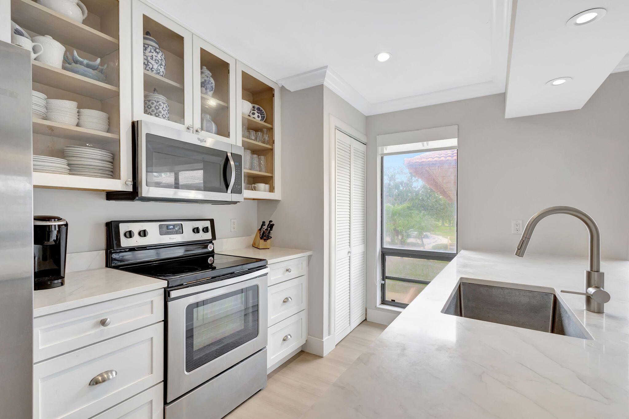 438 S Brackenwood Lane S