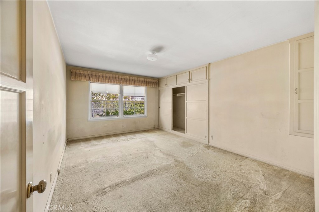 1056 Cerritos