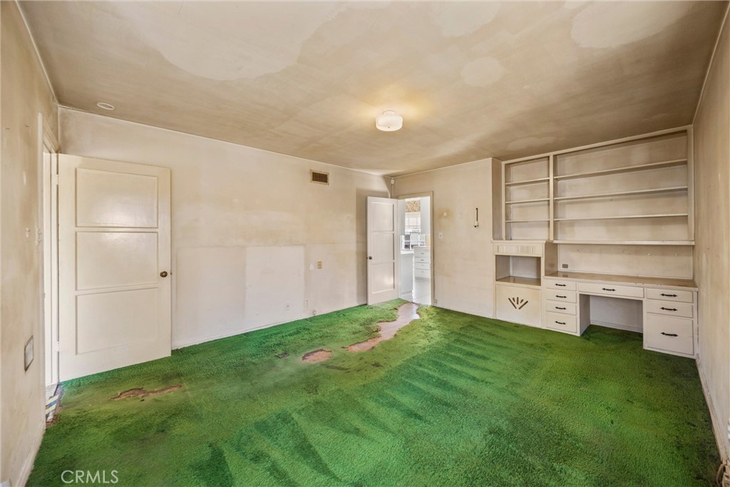 1056 Cerritos