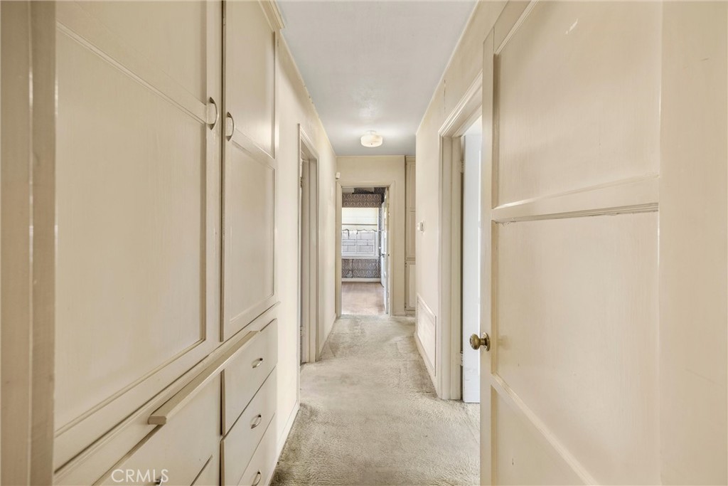 1056 Cerritos