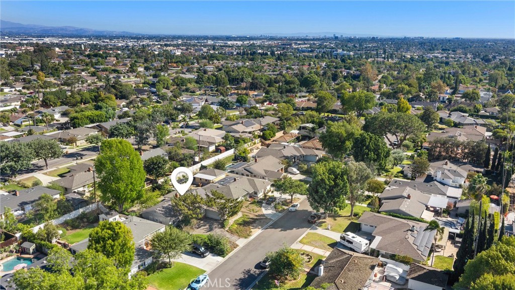 1056 Cerritos