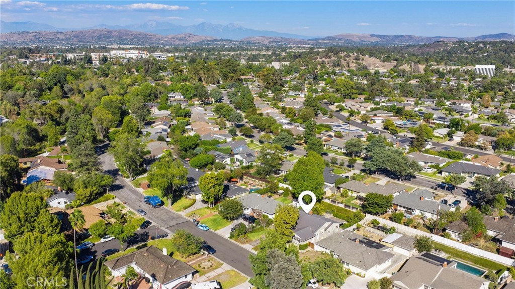 1056 Cerritos