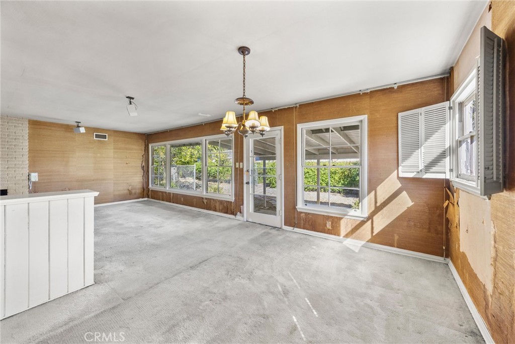1056 Cerritos
