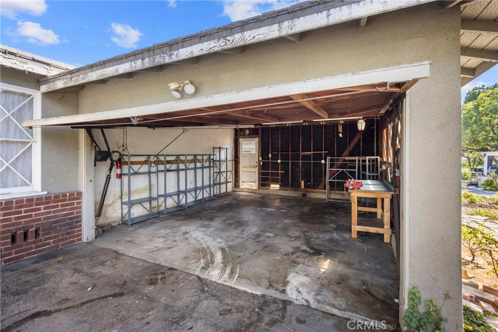 1056 Cerritos