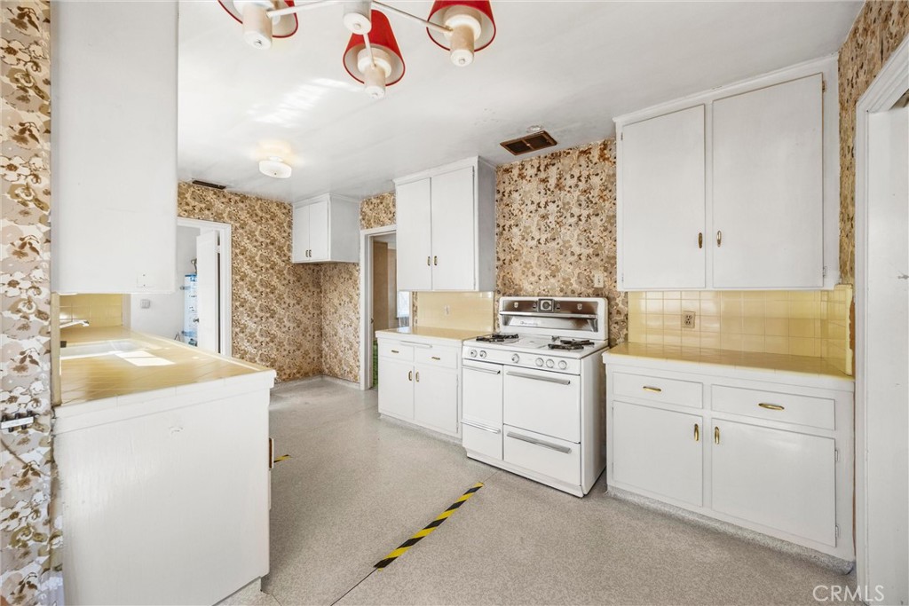 1056 Cerritos