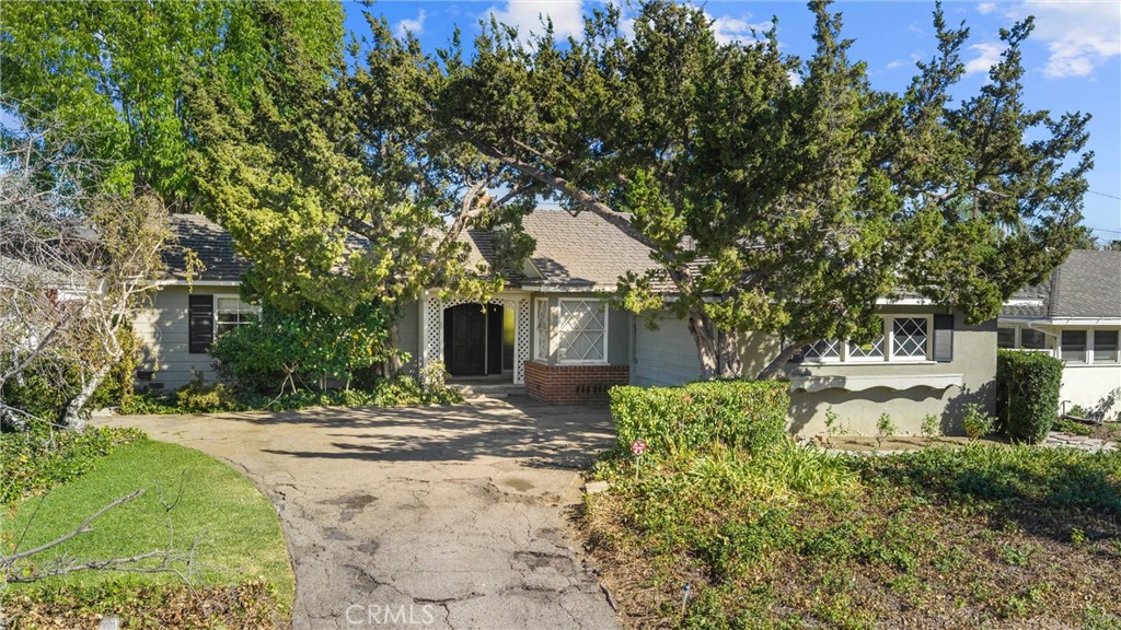 1056 Cerritos